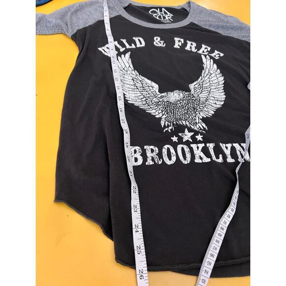 Chaser Wild & Free Brooklyn Eagle Graphic Raglan Tee in Black/Gray Size Medium - Picture 5 of 6